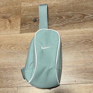 Nike Sportswear Essential Crossbody Bag